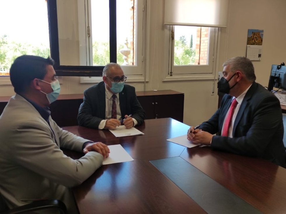 El alcalde de Écija y el presidente de la CHG