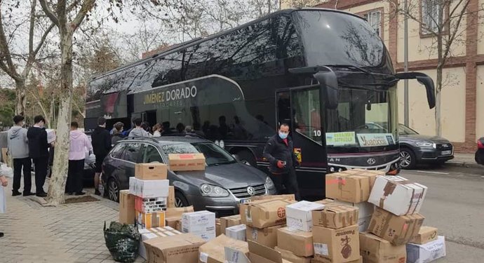 Autobús enviado por el AMPA del Colegio Santísimo Sacramento de Madrid, con el apoyo de la Fundación Juan XXIII, para llevar ayuda y recoger a refugiados ucranianos.