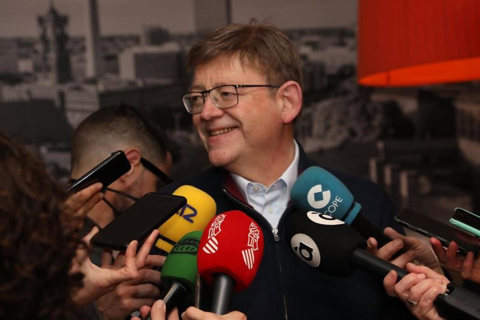 Ximo Puig atiende a los medios a su llegada a Berlín para visitar la feria Fruit Logistica