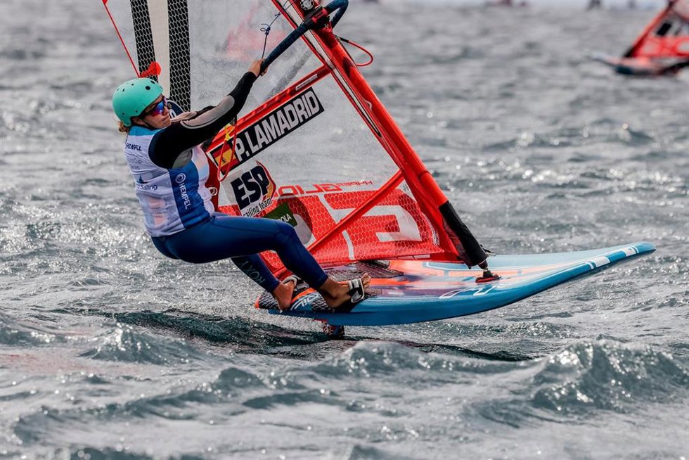 Pilar Lamadrid durante el estreno del iQFoil en el 51 Trofeo SAR Princesa Sofía Mallorca