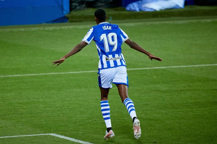 Archivo - Alexander Isak of Real Sociedad celebrating a goal the spanish league, LaLiga, football match played between SD Eibar v Real Sociedad at Ipurua on April 26, 2021 in Eibar, Spain.