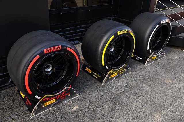 Archivo - Neumático de Pirelli en los test de pretemporada 2022 de la Fórmula 1