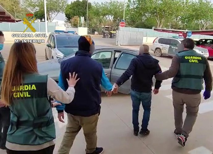 Dos de los detenidos en la operación 'Volani', una investigación establecida para esclarecer un violento robo contra una vecina de Torre Pacheco (Murcia)