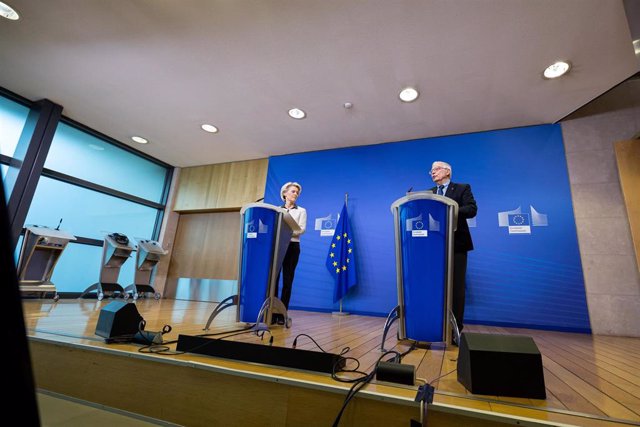 Archivo - Ursula Von der Leyen, presidenta de la Comisión Europea, y Josep Borrell, Alto Representante de Política Exterior de la UE