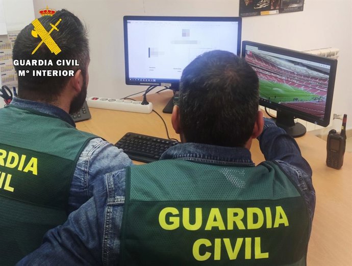 Agentes de la Guardia Civil.