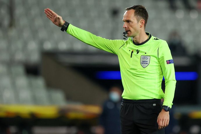 Archivo - Referee Srdjan Jovanovic during the UEFA Europa League, round of 32, 2nd leg football match between Club Brugge and FC Dynamo Kyiv on February 25, 2021 at Jan Breydelstadion in Bruges, Belgium - Photo Herman Dingler / Orange Pictures / DPPI