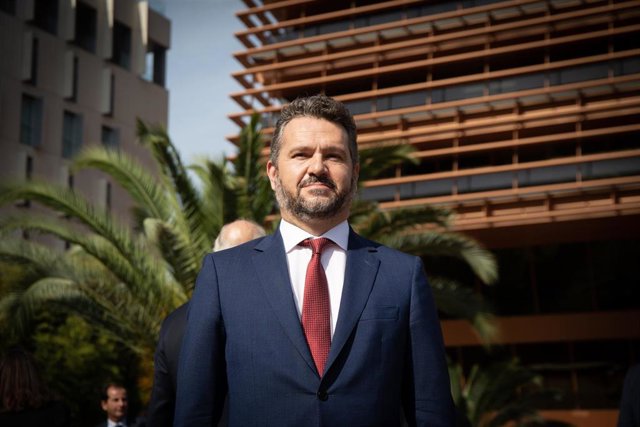 Archivo - El presidente de la Comisión Nacional del Mercado de Valores (CNMV), Rodrigo Buenaventura, posa durante la inauguración telemática de la nueva delegación de la Comisión Nacional del Mercado de Valores (CMNV), a 28 de septiembre de 2021, en Barce