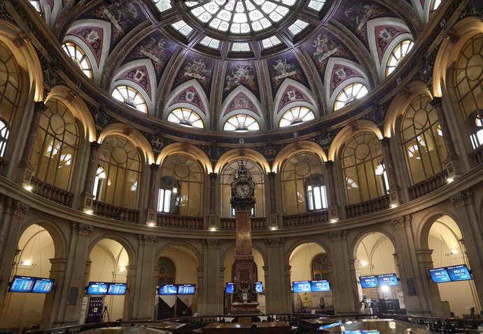 Vista general del Palacio de la Bolsa, a 14 de marzo de 2022, en Madrid (España).