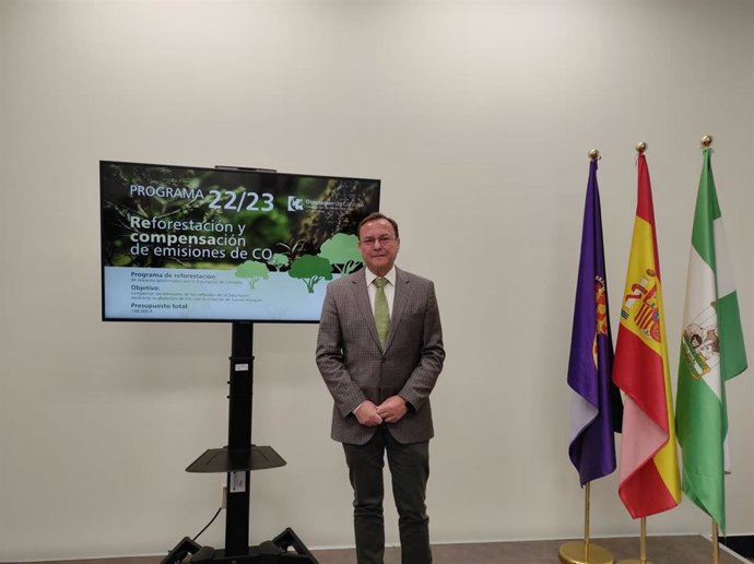 El delegado de Medio Natural y Carreteras de la Diputación de Córdoba, Francisco Palomares, en rueda de prensa.