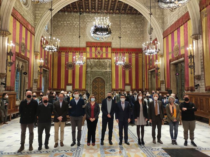 Archivo - Arxivo - L'entrega de les subvencions de la convocatria del programa d'ajudes extraordinries per a projectes d'investigació científica en una convocatria anterior. - Arxiu
