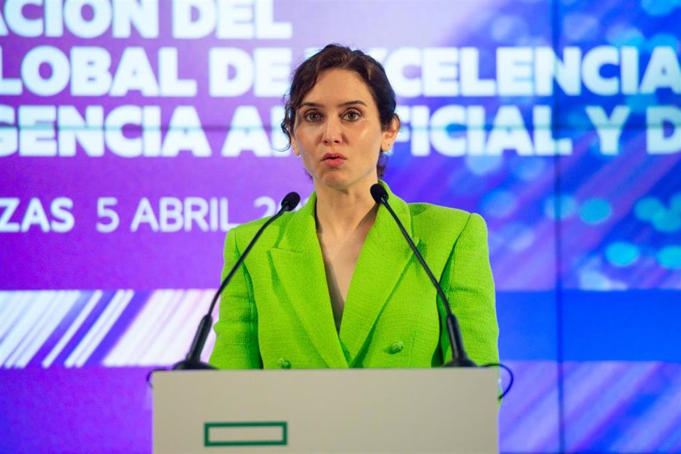 La presidenta de la Comunidad de Madrid, Isabel Díaz Ayuso, interviene en la inauguración del Centro Global de Excelencia e Inteligencia Artificial y Datos de Hewlett Packard Enterprise, a 5 de abril de 2022, en Las Rozas, Madrid (España). Se trata de u
