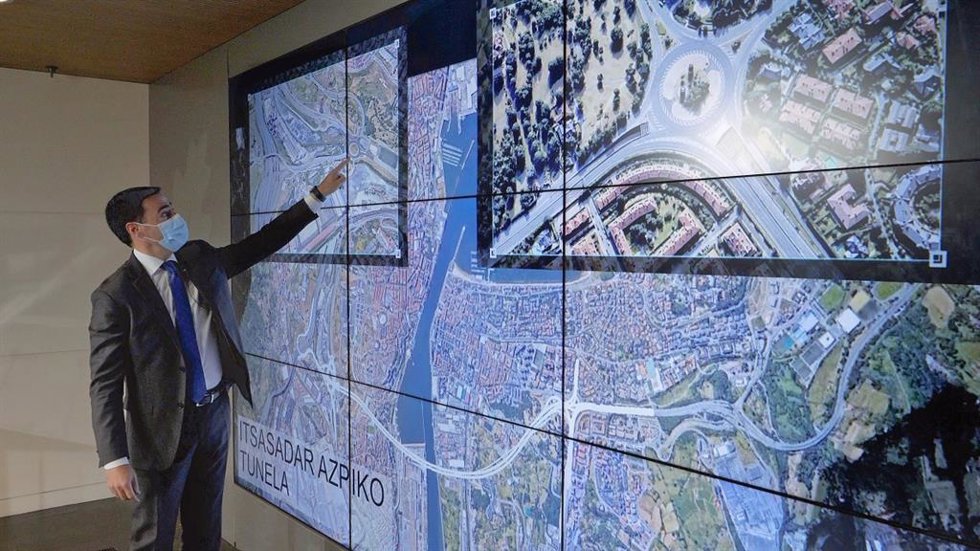 Imanol Pradales explica los enlaces al túnel bajo la Ría