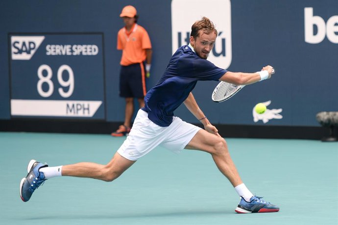 31 March 2022, US, Miami Gardens: Russian tennis player Daniil Medvedev in action against Poland's Hubert Hurkacz during their men's singles quarter-finals of the 2022 Miami Open presented by Itau at Hard Rock Stadium. Photo: Karla Kinne/CSM via ZUMA Pr