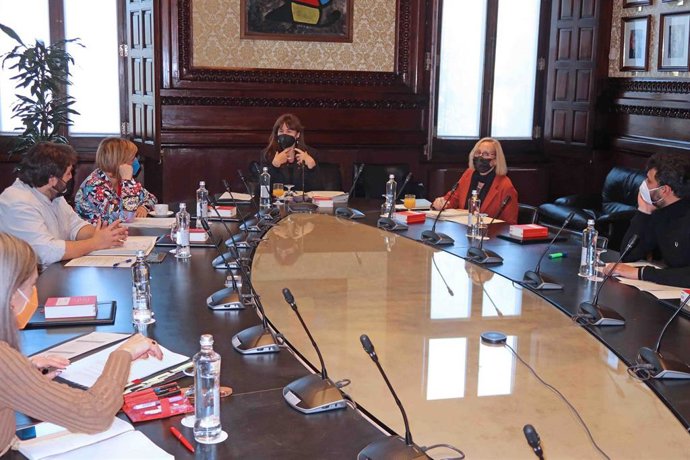 Mesa del Parlament reunida el 5 de abril.