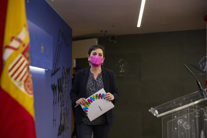 La portavoz de EH Bildu en el Congreso, Mertxe Aizpurua, a su llegada a una rueda de prensa previa a una Junta de Portavoces