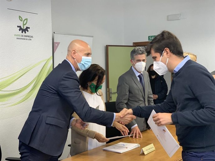 El alcalde de León, José Antonio Diez, cierra el Foro de Talento de León.