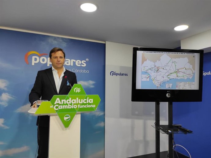 El coordinador general del Partido Popular de Andalucía (PP-A), Antonio Repullo, en la sede de su partido en Córdoba.