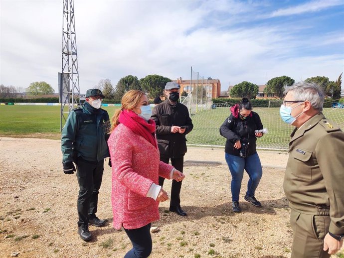 Barcones valora los Fondos Europeos durante su asistencia al simulacro de un accidente aéreo en Soria.
