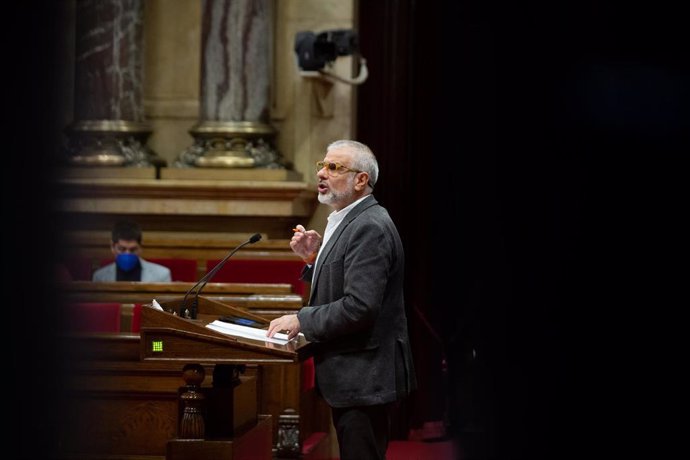 Imagen de archivo - El líder de Cs en Catalunya, Carlos Carrizosa, interviene en el pleno del Parlament de Cataluña.