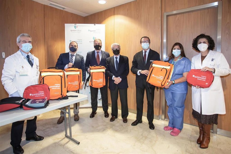 Acto de entrega de material sanitario y médico a hermandades de Triana.