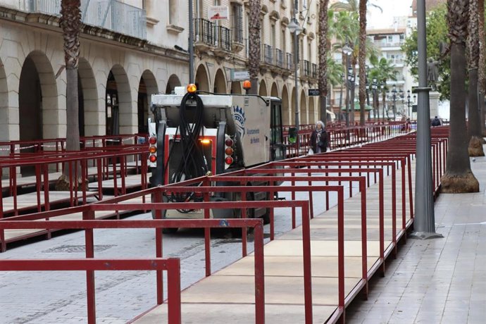 Dipositivo de limpieza en la capital para la Semana Santa.