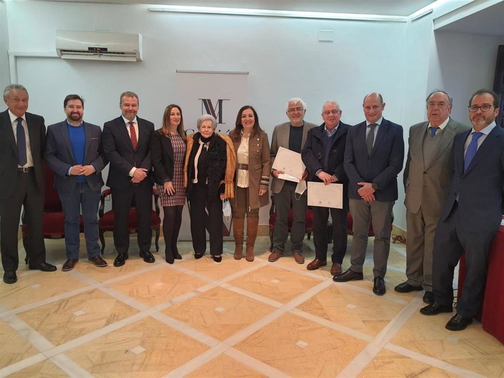 Al acto de entrega acudieron, entre otros, José Manuel Muriel, creador del certamen, Francisco Javier Rodríguez, de MV Gestión, la alcaldesa de La Carolina, Yolanda Reche, y la subdelegada del Gobierno en Jaén, Catalina Madueño.