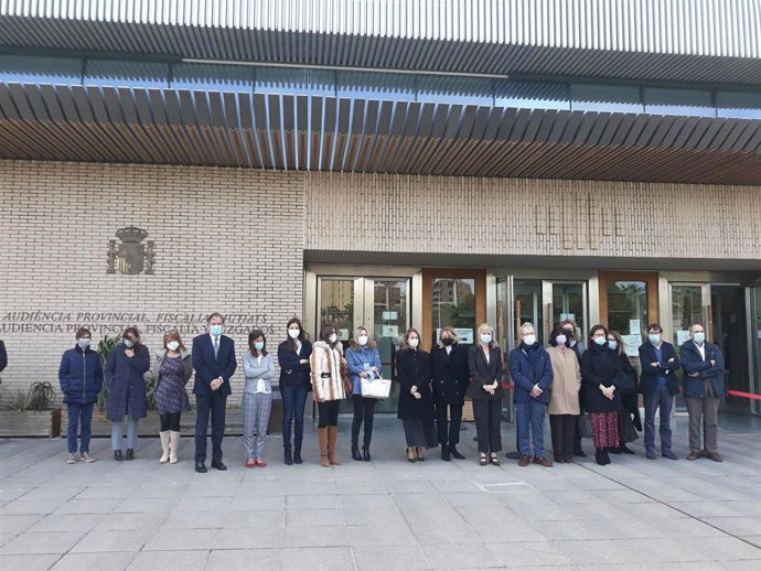 Minuto de silencio por la muerte presuntamente a manos de su padre de un niño en Sueca