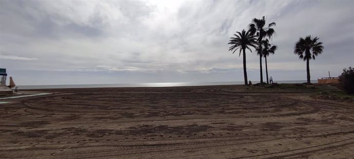 Imagen de archivo de la playa de los Álamos en Torremolinos antes de los temporales.