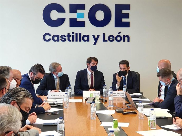 El consejero de Fomento y Medio Ambiente en funciones, Juan Carlos Suárez-Quiñones, asiste en Valladolid a la constitución de la Comisión de Vivienda, Urbanismo y Construcción de CEOE-Castilla y León.