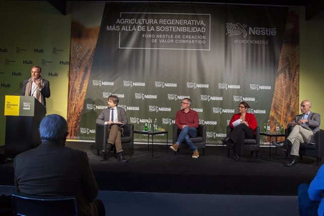 Debate 'La agricultura regenerativa, más allá de la sostenibilidad' con el dtor.Gral.De Nestlé en España Jacques Reber, Francesc Font (Agroasessor y The Regen Academy), Hélène Papper (FIDA, de la ONU) y Eduardo de Miqguel (Fundación Global Nature).