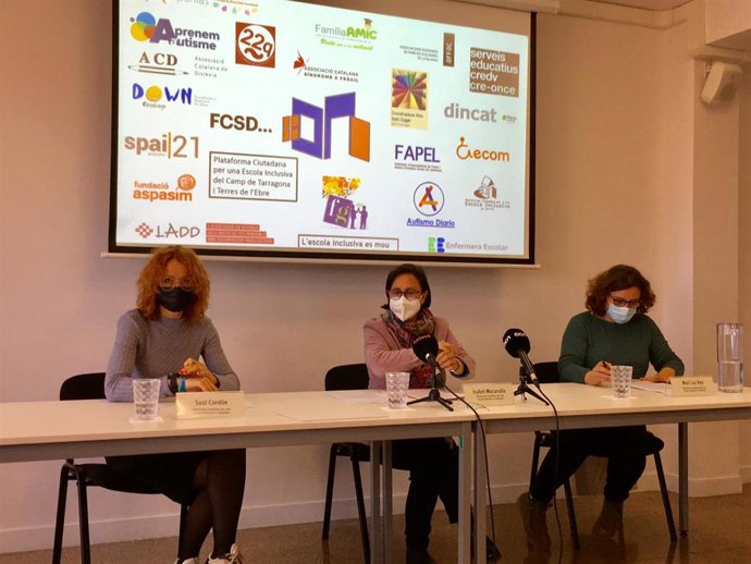 (I-D) Las Portavoces De La Plataforma Ciutadana Per Una Escola Inclusiva A Catalunya Susi Cordón, Isabel Macarulla Y Mari Luz Rey