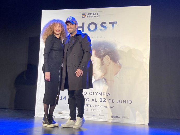 Los actores Ela Ruiz y David Bustamante durante la presentación del muscial Ghost en Valncia
