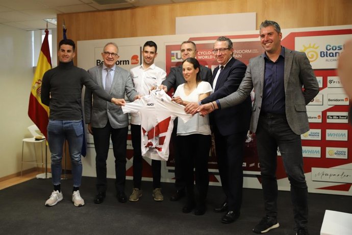 Los presidentes del CSD, José Manuel Franco, y de la RFEC, José Luis López Cerrón, y el alcalde de Benidorm, Antonio Pérez, presentaron en Madrid la Copa del Mundo de ciclocross Benidorm 2023.