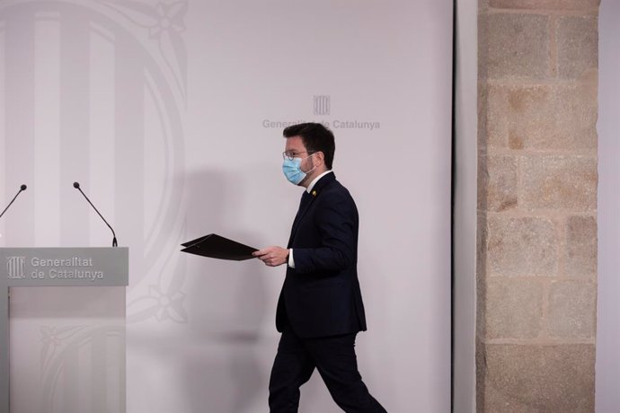 El president de la Generalitat, Pere Aragons, a la seva arribada a una roda de premsa després del Consell Executiu per informar del paquet de mesures aprovat pel Govern per tractar les conseqüncies de la guerra a Ucrana, en la Generalitat de Cataluny