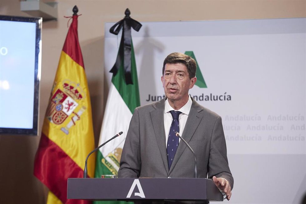 El vicepresidente de la Junta y consejero de Turismo, Juan Marín, durante la rueda de prensa tras el Consejo de Gobierno Andaluz en el Palacio de San Telmo, a 5 de abril de 2022 en Sevilla (Andalucía, España)