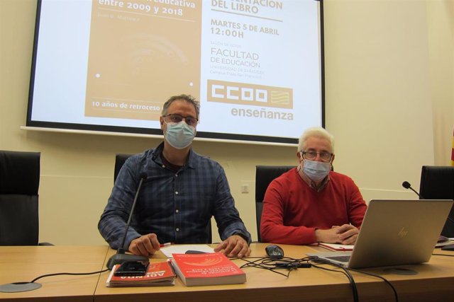 El secretario general de la Federación de Enseñanza de CCOO Aragón, Guillermo Herraiz, y el autor del estudio 'La evolución de la inversión educativa entre 2009 y 2018', Juan B. Martínez.