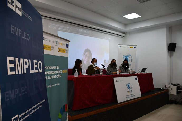 Ana Carrera en la presentación de las jornadas.