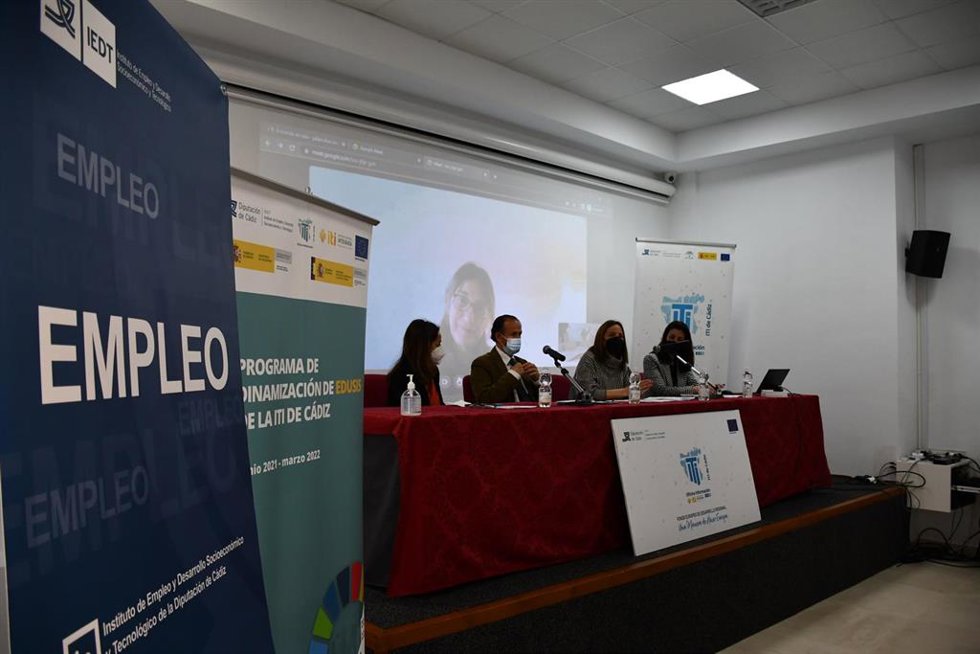Ana Carrera en la presentación de las jornadas.