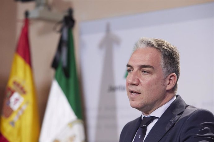 El consejero de Presidencia, Elías Bendodo, durante la rueda de prensa tras el Consejo de Gobierno Andaluz en el Palacio de San Telmo, a 5 de abril de 2022 en Sevilla (Andalucía, España)