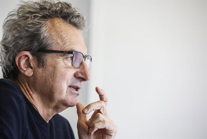 Archivo - El presidente de la Academia de las Artes y las Ciencias Cinematográficas de España, Mariano Barroso, durante una entrevista con Europa Press, a 11 de febrero de 2022, en Valencia, Comunidad Valenciana (España). 