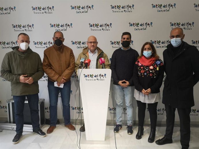 El primer teniente de alcalde del municipio malagueño de Vélez-Málaga y concejal de Turismo, Jesús Pérez Atencia, informa sobre medidas ante el temporal