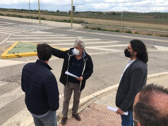 El diputado de Unidas Podemos por Andalucía Ismael Sánchez (primero por la derecha).