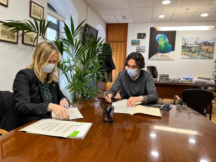 Firma de la renovación del convenio.