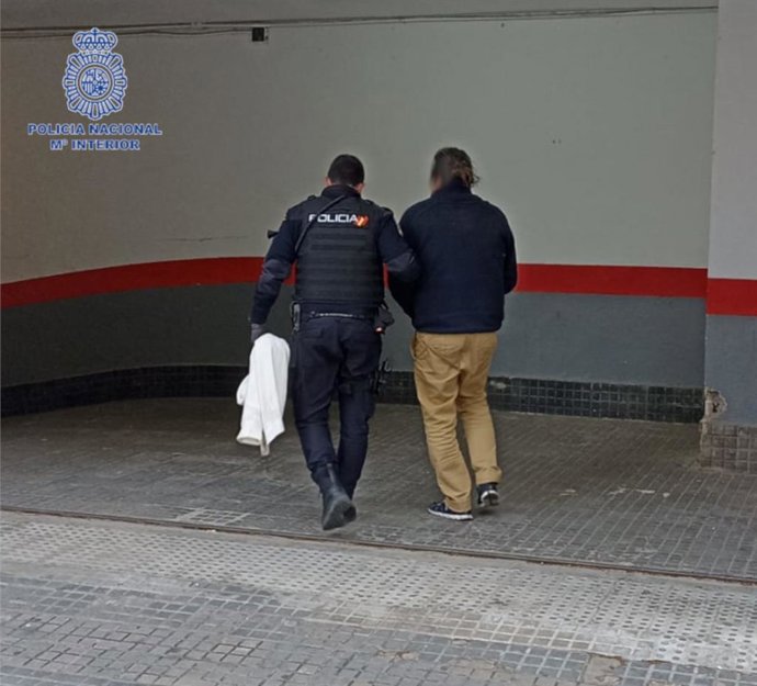 Policía Nacional detiene a un hombre por intentar secuestrar a una niña de 12 años en la vía pública en Palma