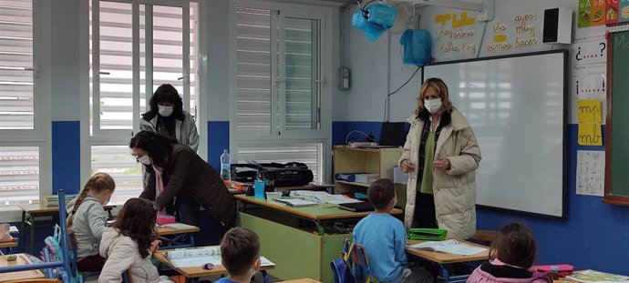 La delegada de Educación y Deporte de la Junta en Córdoba, Inmaculada Trocoso, visita el CEIP Luis de Góngora de Almodóvar del Río.