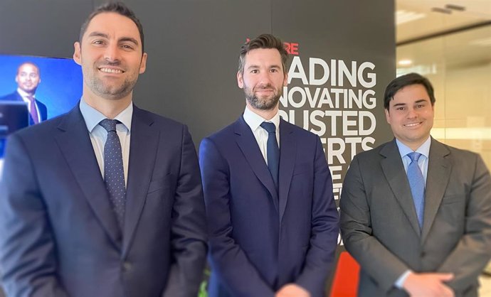 Miles Leonard, Geoff McCabe y Michael Martínez