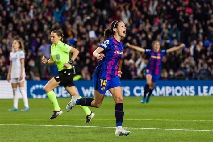 La jugadora del FC Barcelona Aitana Bonmatí celebrando un gol en el Camp Nou.