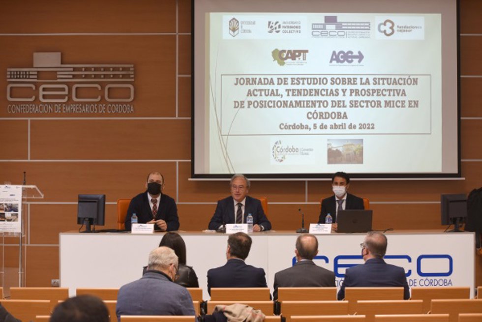 Antonio Díaz, entre Enrique Quesada (izda.) y Leopoldo Fernández.