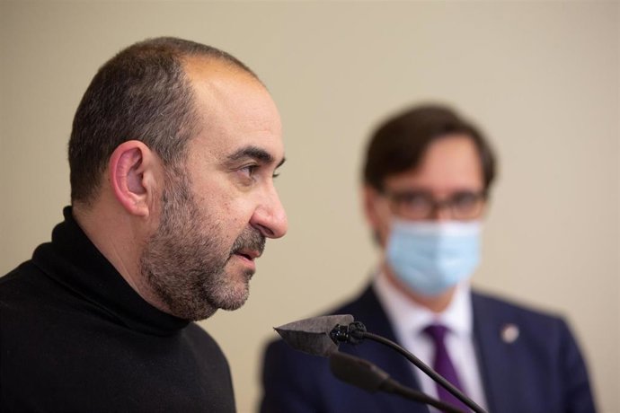 El secretario general de CC.OO. De Catalunya, Javier Pacheco, en rueda de prensa junto al primer secretario del PSC, Salvador Illa.