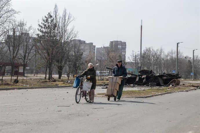 Una pareja en Mariúpol